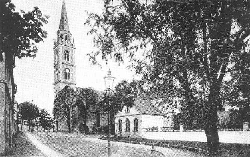 90310001 Gumbinnen, der Kirchplatz mit der lutherischen